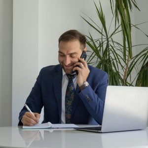 De ce să rămâi în legătură cu brokerul și după obținerea creditului? Ovidiu Lupu, broker The Money Advisor, explică